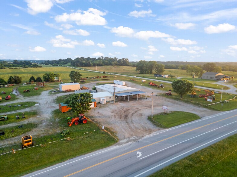 More Photos Of 60 US-54 Hwy, El Dorado Springs General Retail For Sale