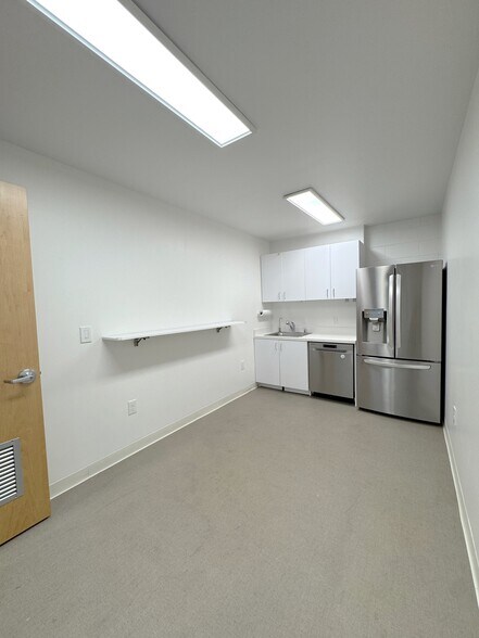 More Photos Of 5815 Fremont St, Oakland Warehouse For Lease