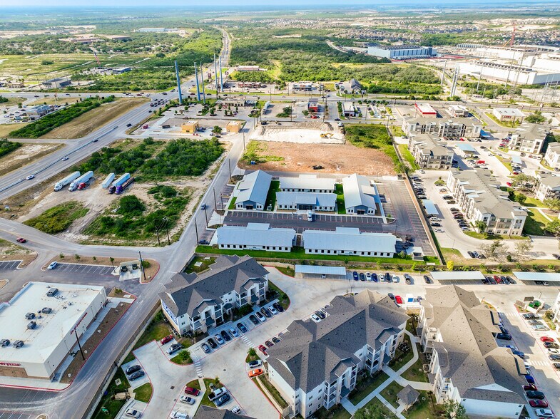 More Photos Of 211 Crossing Ave, San Antonio Office For Sale