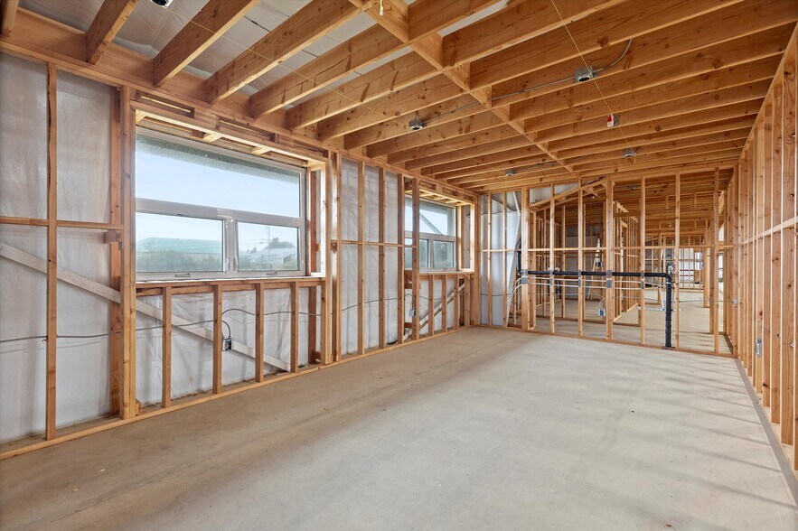 More Photos Of 1025 NW Grove st, Newport Industrial For Sale