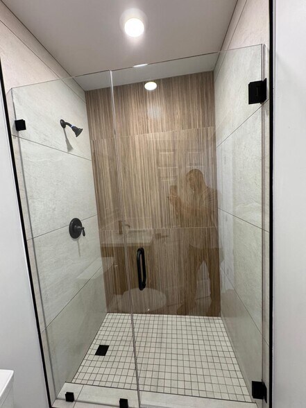 More Photos Of 553 N Flores St, Los Angeles Apartments For Sale