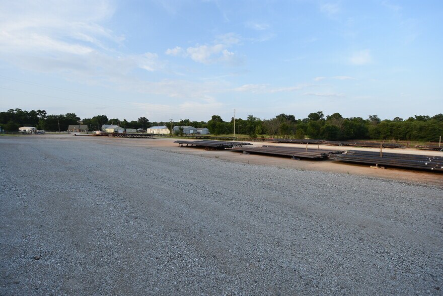 More Photos Of 701 W Broadway, Seminole Manufacturing For Sale