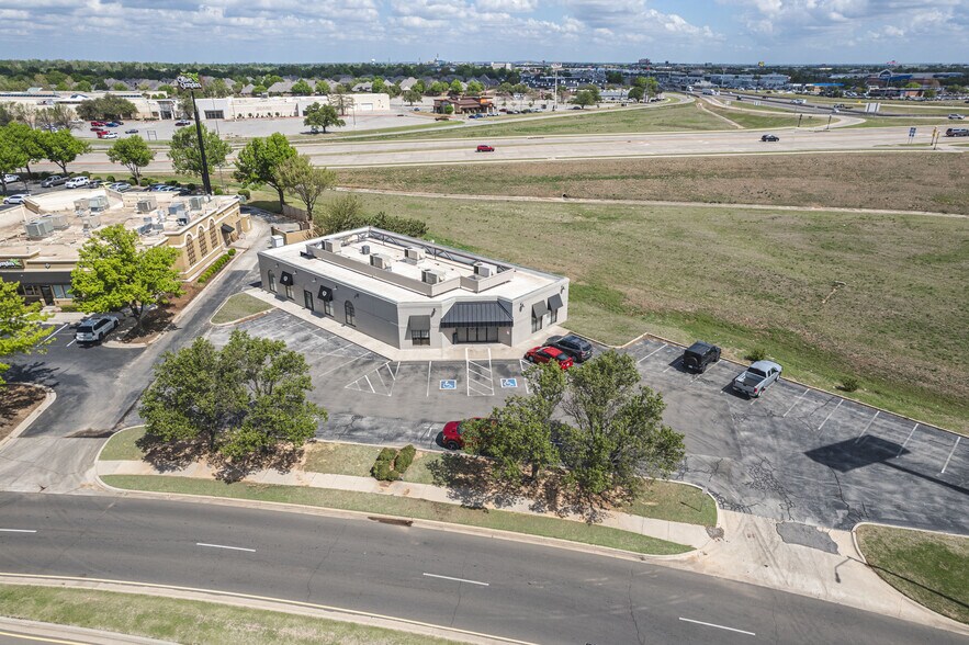 More Photos Of 129 Ed Noble Pky, Norman Freestanding For Lease