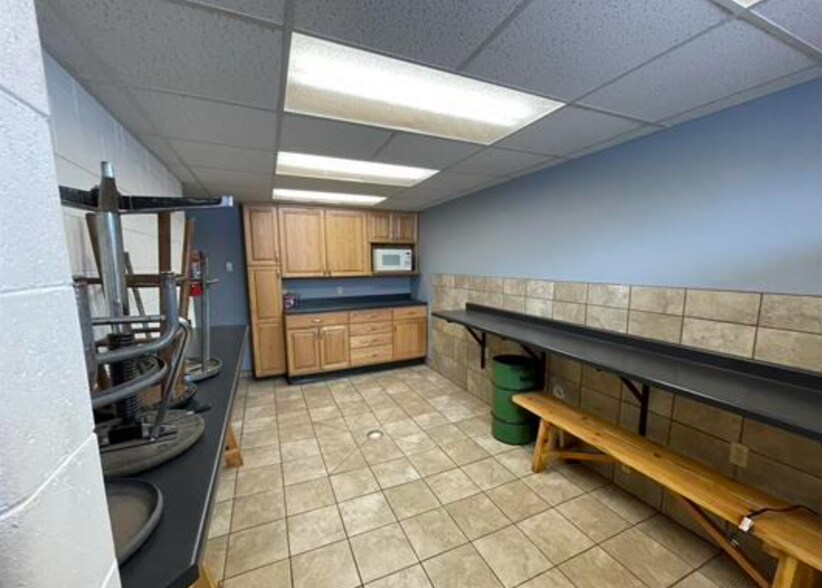 More Photos Of 100 Axle Dr, Caspian Service For Sale