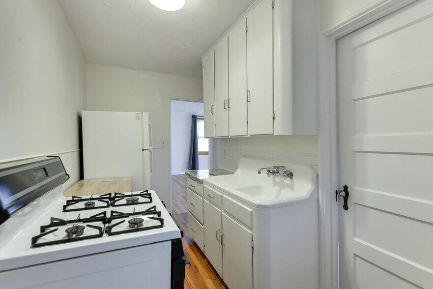 More Photos Of 817 N 48th St, Omaha Apartments For Sale