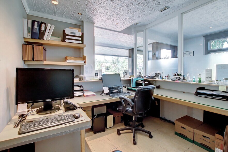 More Photos Of 1909 17th Ave SW, Calgary Office For Sale