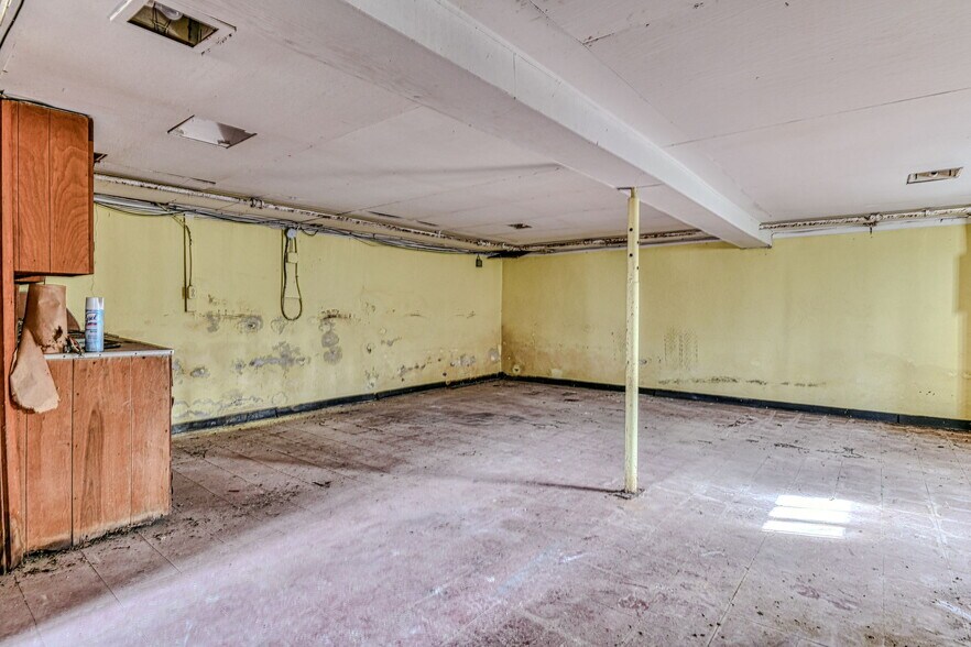 More Photos Of 314 Monmouth Rd, Millstone Warehouse For Lease