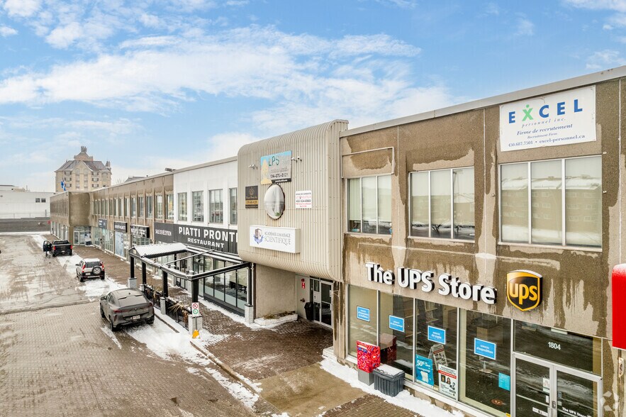 More Photos Of 1750-1824 Boul Le Corbusier, Laval Storefront Retail Office For Lease