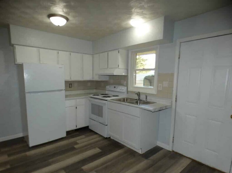 More Photos Of 105 S Washington St, Sparta Apartments For Sale