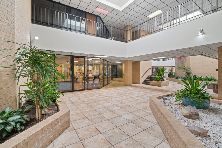 More Photos Of 17030 Nanes Dr, Houston Medical For Lease