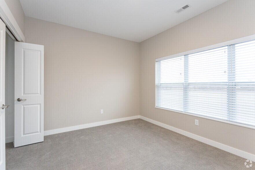 More Photos Of 2111 Heyboer Dr, Holland Apartments For Sale