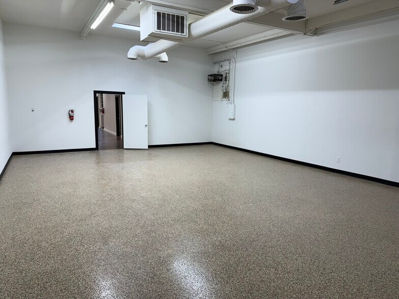 More Photos Of 7655 E Redfield Rd, Scottsdale Light Distribution For Lease