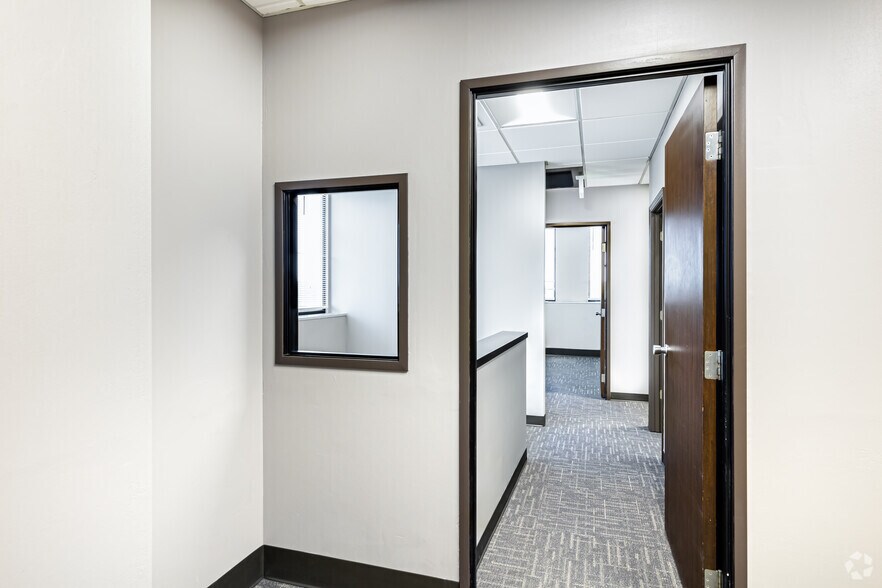 More Photos Of 4240 Blue Ridge Blvd, Kansas City Office For Lease