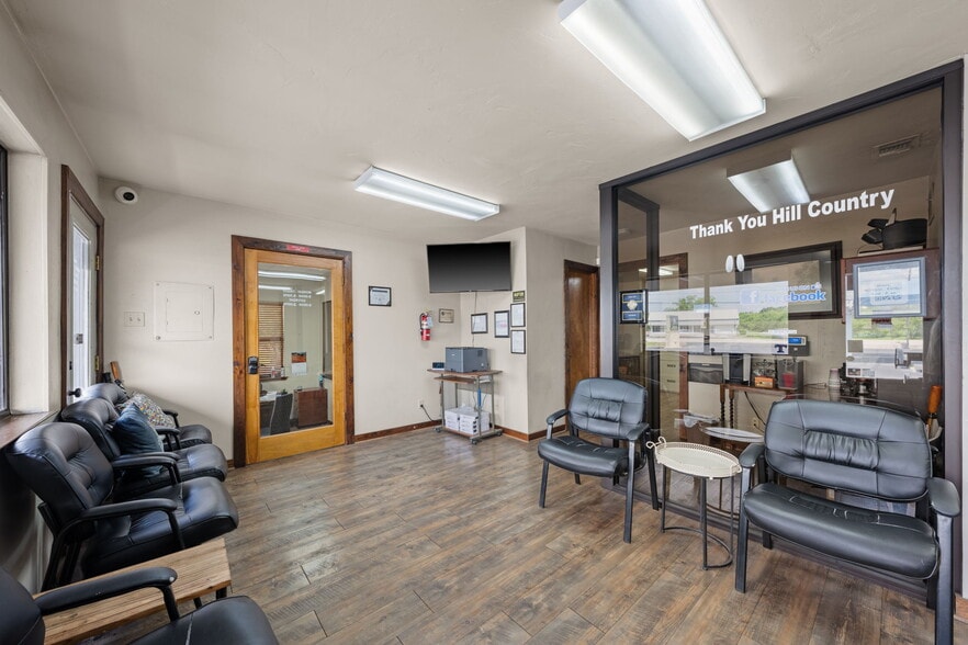 More Photos Of 1903 Junction Hwy, Kerrville Auto Repair For Sale
