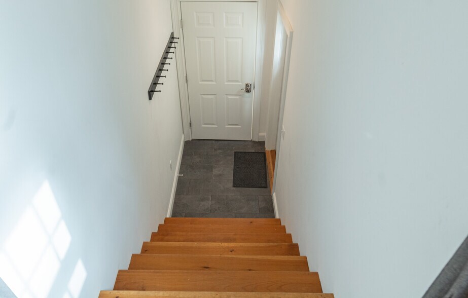 More Photos Of 72 Main St, Wiscasset Storefront Retail Residential For Sale