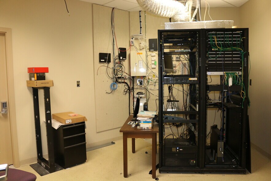 More Photos Of 500 Plantation Park Dr, Loganville Office For Sale