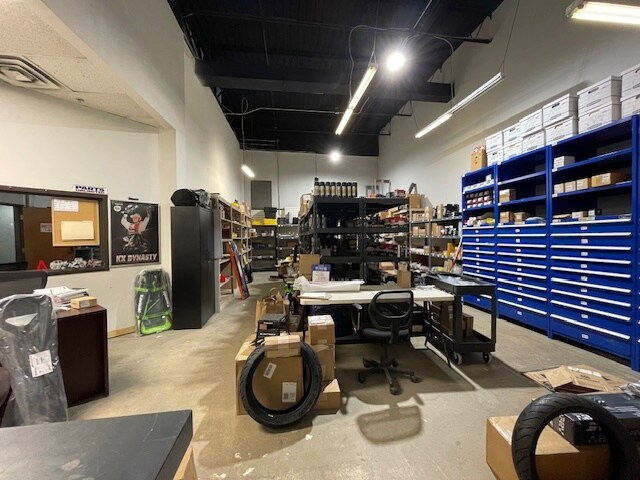 More Photos Of 13700 N Stemmons Fwy, Farmers Branch Freestanding For Lease