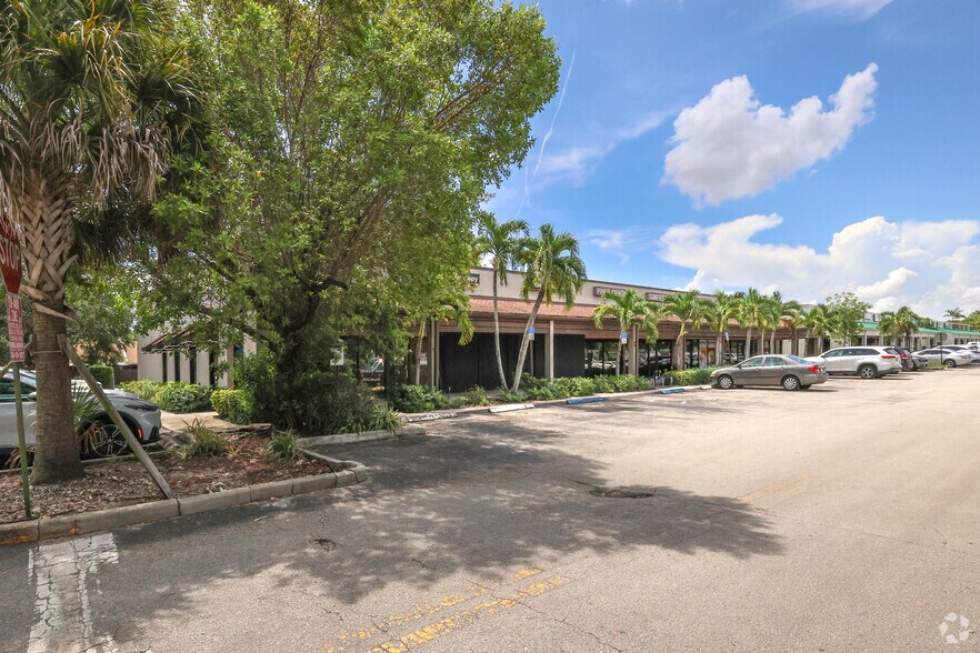 Primary Photo Of 1501-1571 N Palm Ave, Pembroke Pines General Retail For Sale