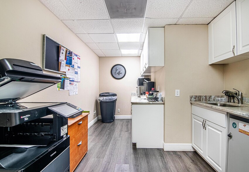 More Photos Of 2326 Del Prado Blvd, Cape Coral Office For Lease