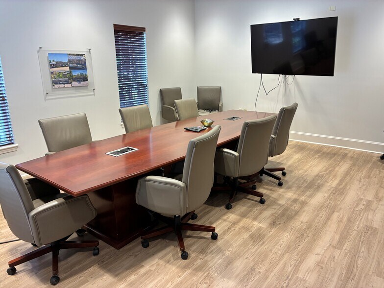 More Photos Of 5880 Ridge Bend Rd, Memphis Office For Sale