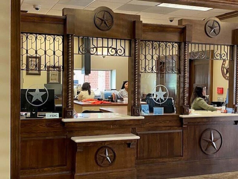 More Photos Of 14020 Highway 3, Webster Unknown For Lease