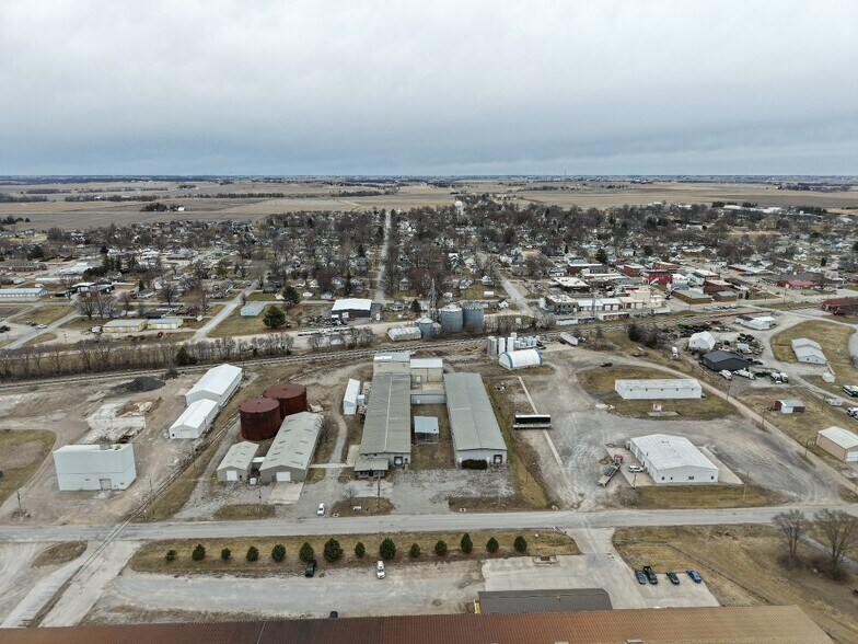 More Photos Of 403 W 1st St, Wilton Manufacturing For Sale