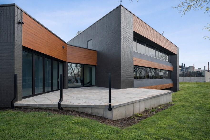 More Photos Of 150 Ann St NW, Grand Rapids Bank For Sale