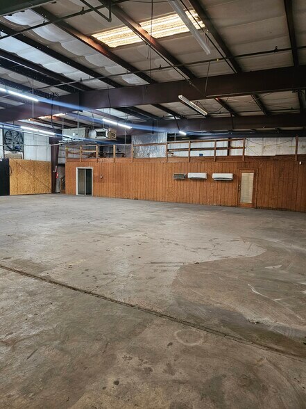 More Photos Of 6221 Monticello Rd, Columbia Warehouse For Lease