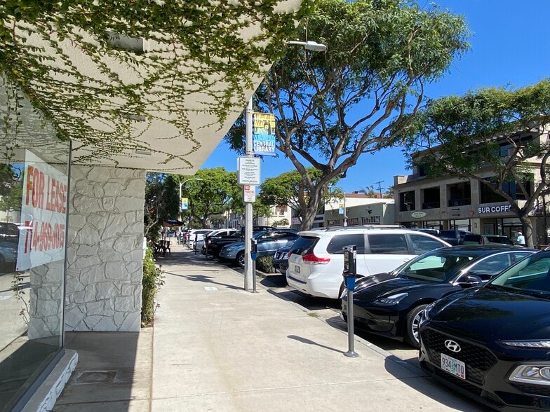 More Photos Of 207 5th St, Huntington Beach Storefront For Lease