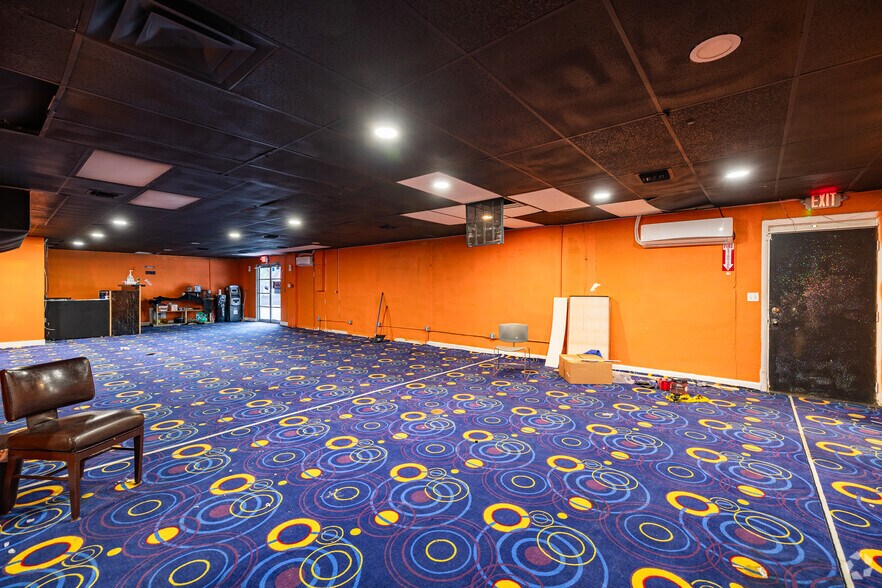 More Photos Of 2467-2469 Edison Ave, Fort Myers General Retail For Sale