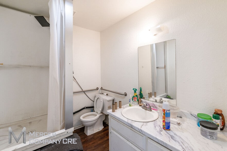 More Photos Of 2100 S I 35 Service Rd, Oklahoma City Warehouse For Lease