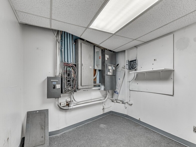 More Photos Of 901 N Virginia Ave, Oklahoma City Manufacturing For Sale