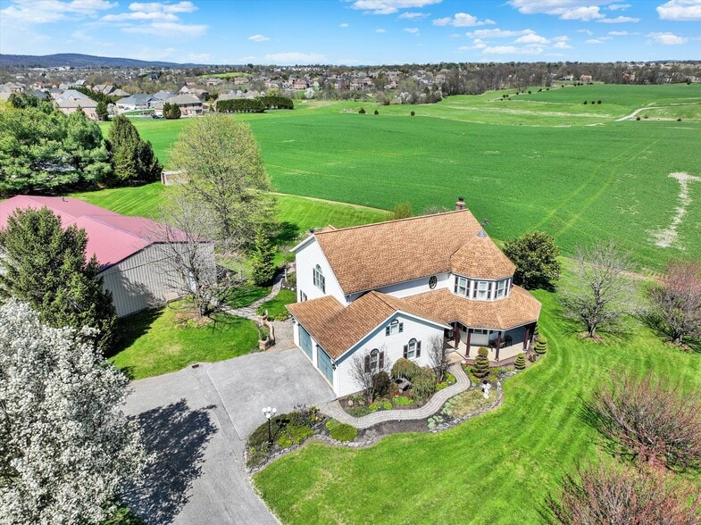 More Photos Of 2553 Roosevelt Ave, York Flex For Sale