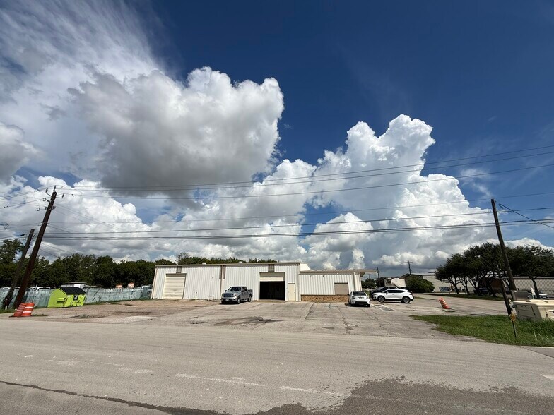 More Photos Of 201 N 16th St, La Porte Industrial For Sale