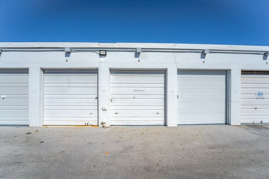 More Photos Of 2411-2451 NW 1st Ave, Boca Raton Self Storage For Lease