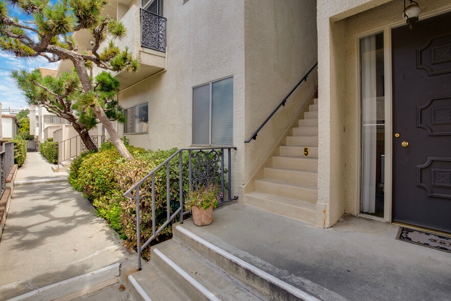 More Photos Of 11733 Mayfield Ave, Los Angeles Apartments For Sale