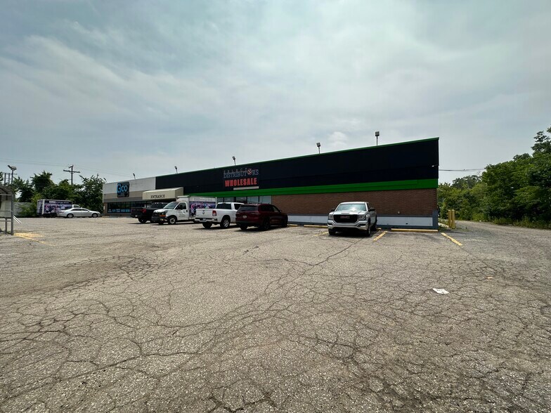 More Photos Of 19100 15 Mile Rd, Clinton Township Storefront For Sale