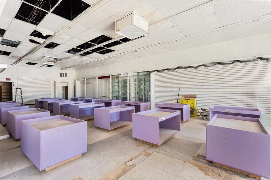More Photos Of 844-846 N G Ave, Douglas Storefront Retail Residential For Sale