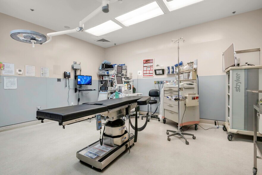 More Photos Of 1767 & 1781 Metromedical Dr, Fayetteville Medical For Sale
