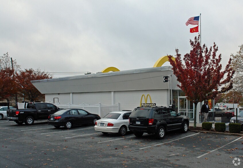 More Photos Of 3850 Veterans Memorial Hwy, Bohemia Fast Food For Lease