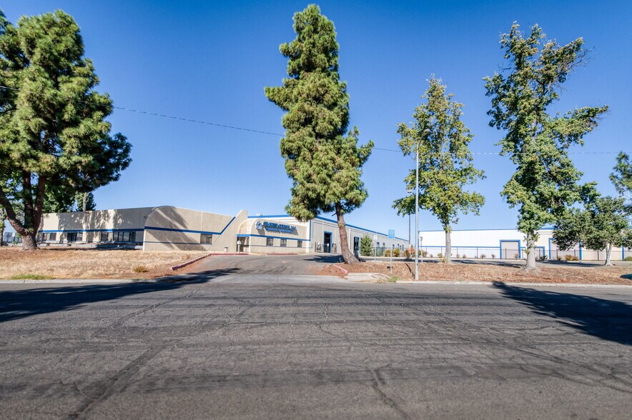 More Photos Of 5333 N Cornelia Ave, Fresno Warehouse For Sale