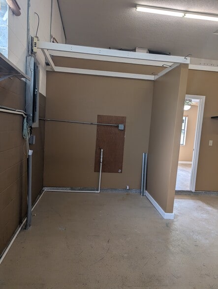 More Photos Of 400 Barton Blvd, Rockledge Light Manufacturing For Lease