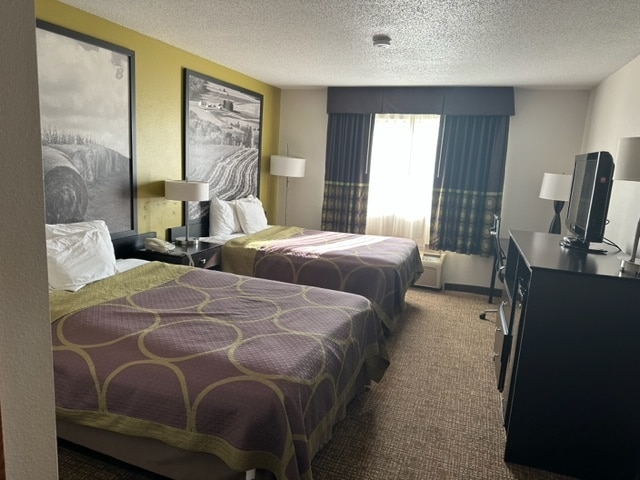 More Photos Of 210 10th St SE, Oelwein Hotel For Sale