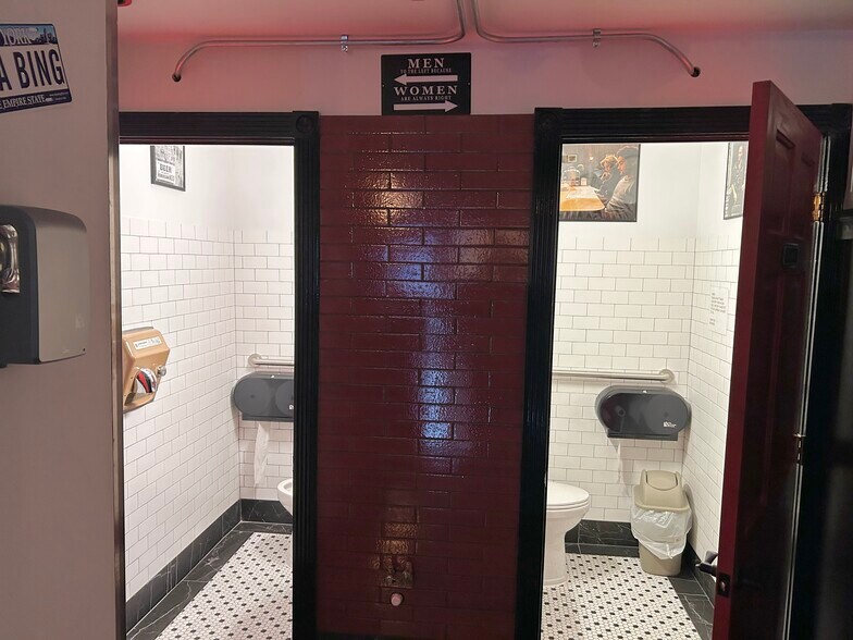 More Photos Of 13325 Olde Western Ave, Blue Island Restaurant For Sale