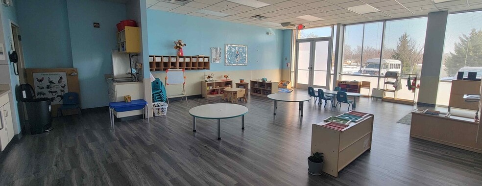 More Photos Of 4229 Lafayette Center Dr, Chantilly Business Park For Sale