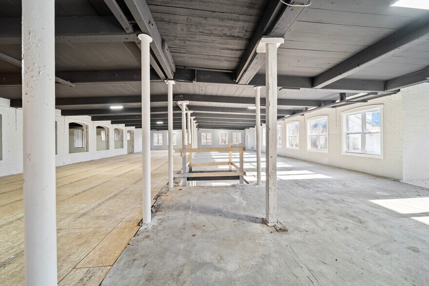 More Photos Of 174 N Main St, Franklin Light Manufacturing For Sale