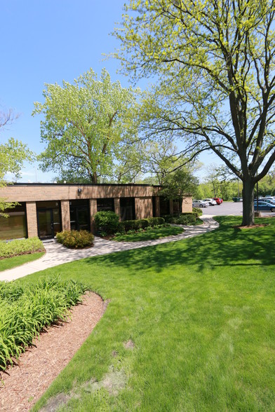 Primary Photo Of 3330 Old Glenview Rd, Wilmette Office For Lease