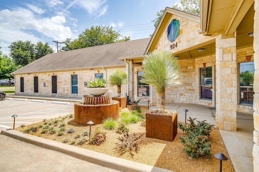 More Photos Of 924 Foster Ln, Weatherford Medical For Lease