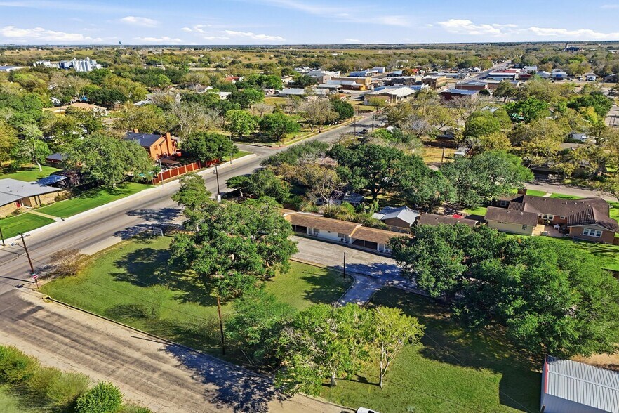 More Photos Of 1016 N Ave E, Shiner Hotel For Sale