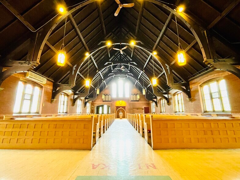 More Photos Of 1601 NE Madison Ave, Peoria Religious Facility For Sale